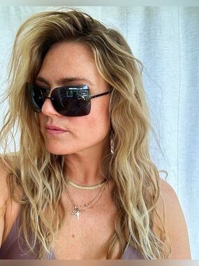Authentic 90’s VINTAGE CHANEL Rimless Square Sunglasses in Black Gradient